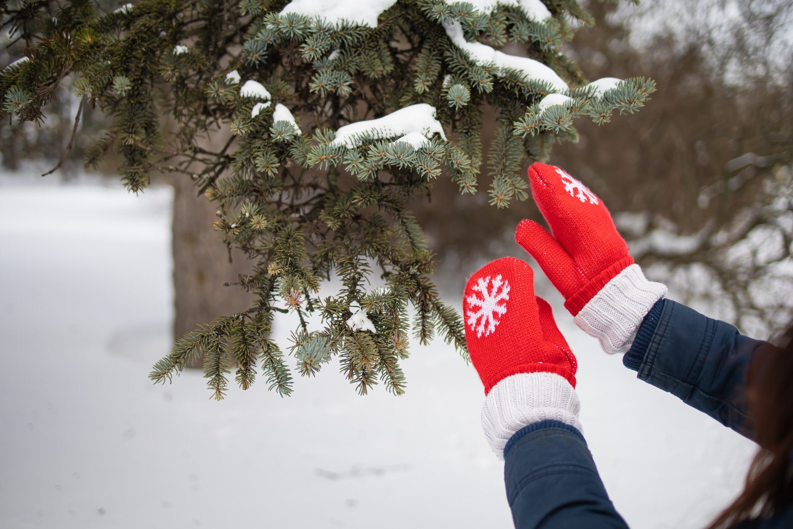 Child playing in snow showcasing warm winter wear