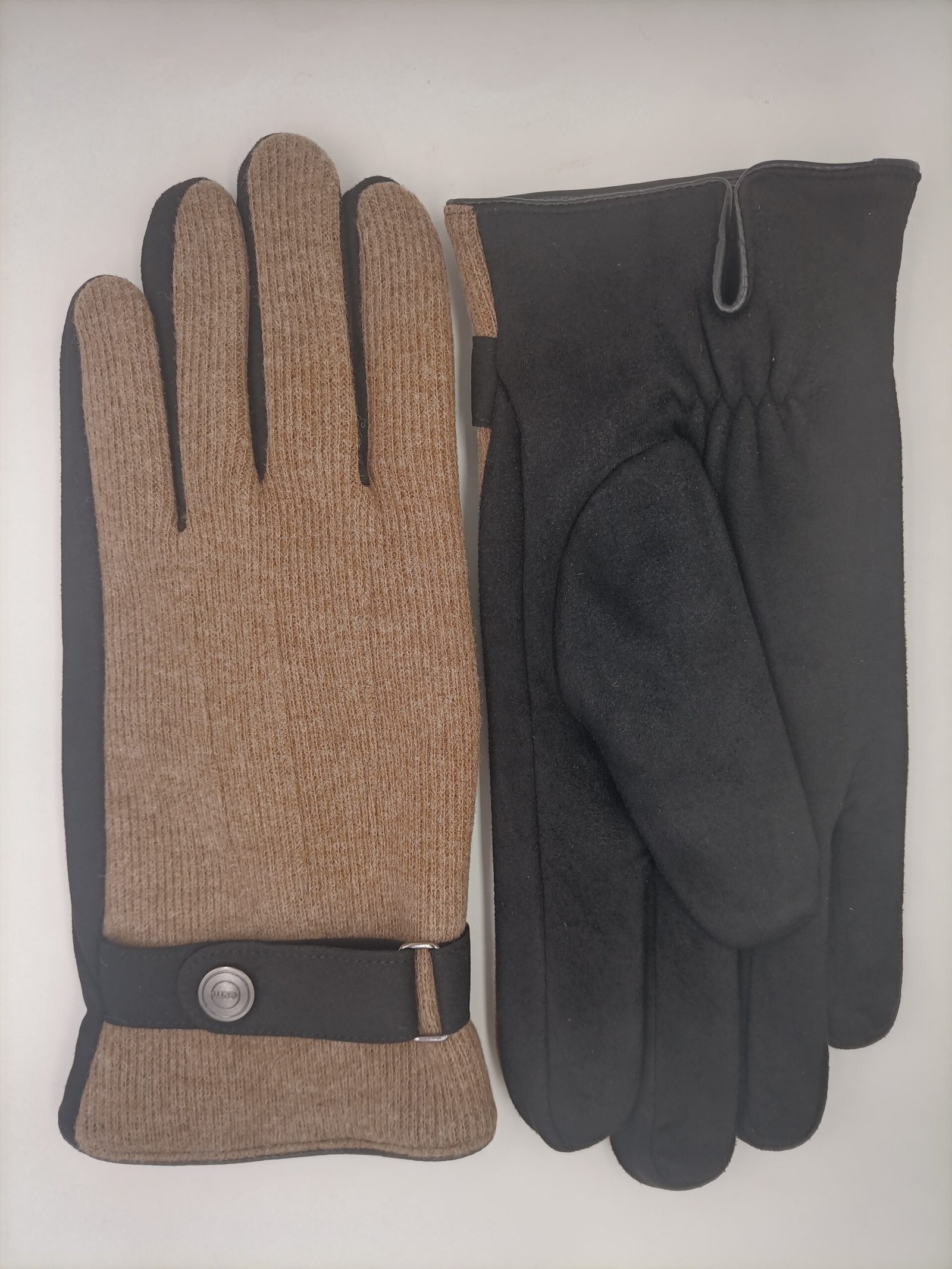 Strap-Back Sports Gloves