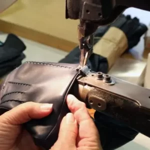 Sewing leather gloves